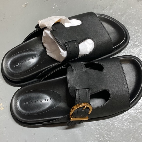 Black Slides - Picture 5 of 5